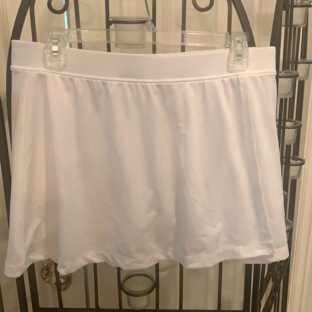 Golf/tennis skort with side slit